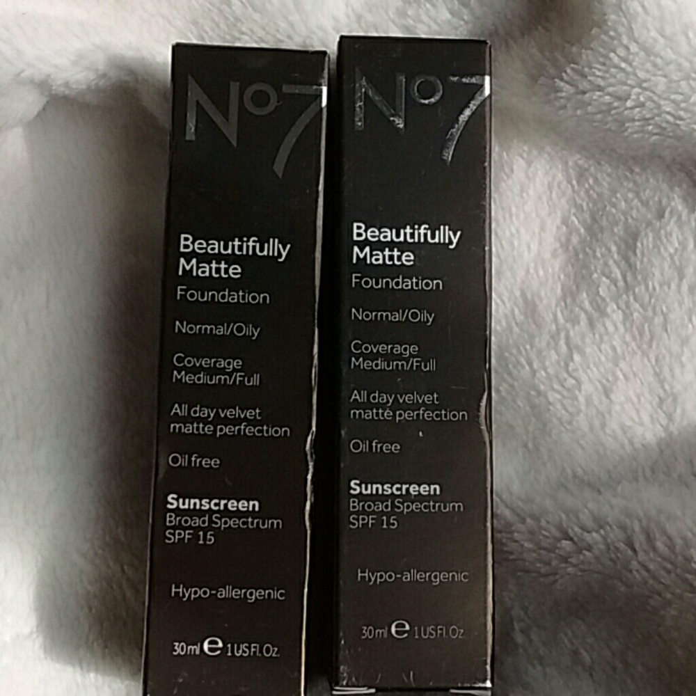 No.7 Beautifully Matte Fondation Calico